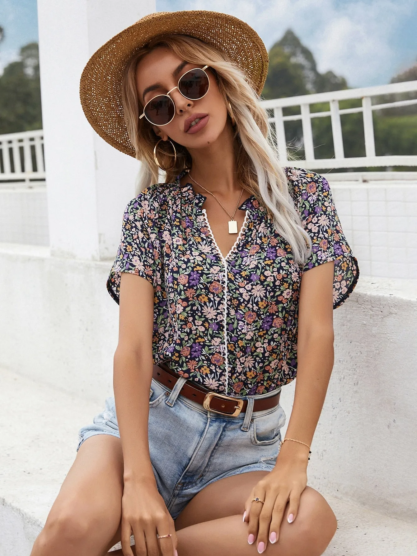 KittenAlarm - V-neck Floral Short-sleeved Chiffon Shirt